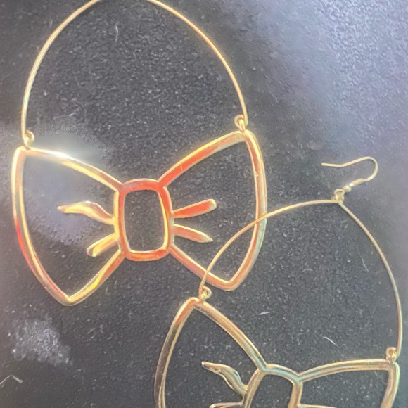 Gold Hello Kitty Bow tie Earrings. - Picture 2 of 2